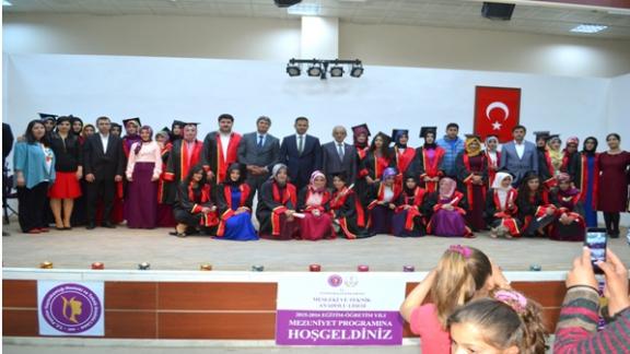 Pasinler Mesleki ve Teknik Anadolu Lisesi 2015-2016 Eğitim-Öğretim yılı Mezuniyet Töreni Coşkulu Bir Törenle Gerçekleştirildi. 