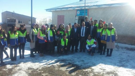 Gençlik Spor İl Müdürlüğü Yakutiye Gençlik Merkezi, KARAVELED Köyünde Öğrencilerimize Kırtasiye Ve  Giyim Yardımı Yaptı.